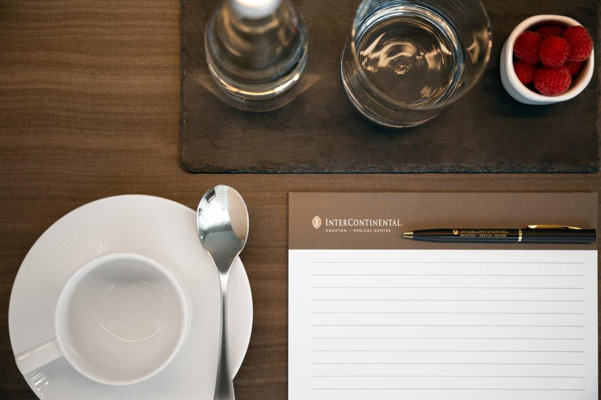 Отель Intercontinental Houston By Ihg Экстерьер фото